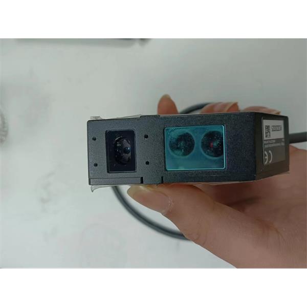 日本KEYENCE基恩士LK-G5000高精度CMOS激光位移傳感器感測頭LK-H157